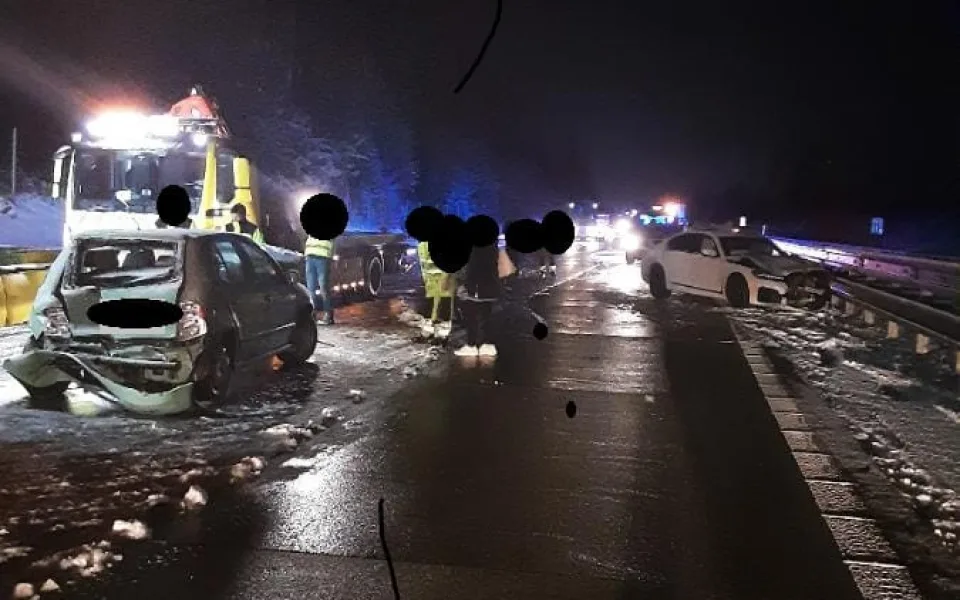 Aktuálně z dálnice: Ve směru na Brno se srazilo pět vozidel, úsek je nyní neprůjezdný