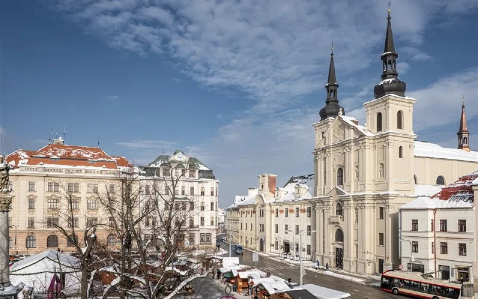 Po roce o půl opět přístupný veřejnosti. Opravený kostel sv. Ignáce se chlubí novou fasádou, nabídne bohatý kulturní program