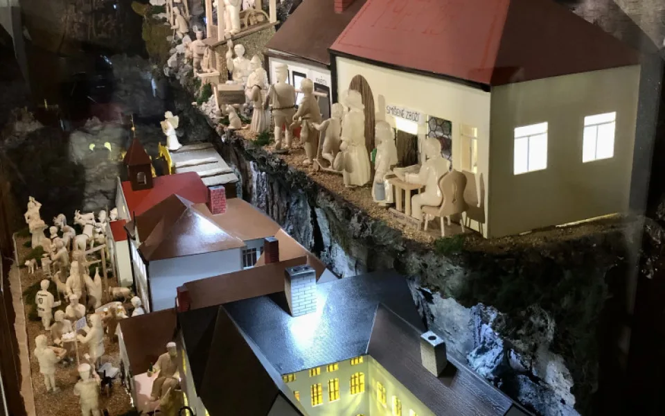 VIDEO: Rohozná má nový pohyblivý betlém. Mluvené slovo točil Ondra Vetchý na své chatě na Čeřínku