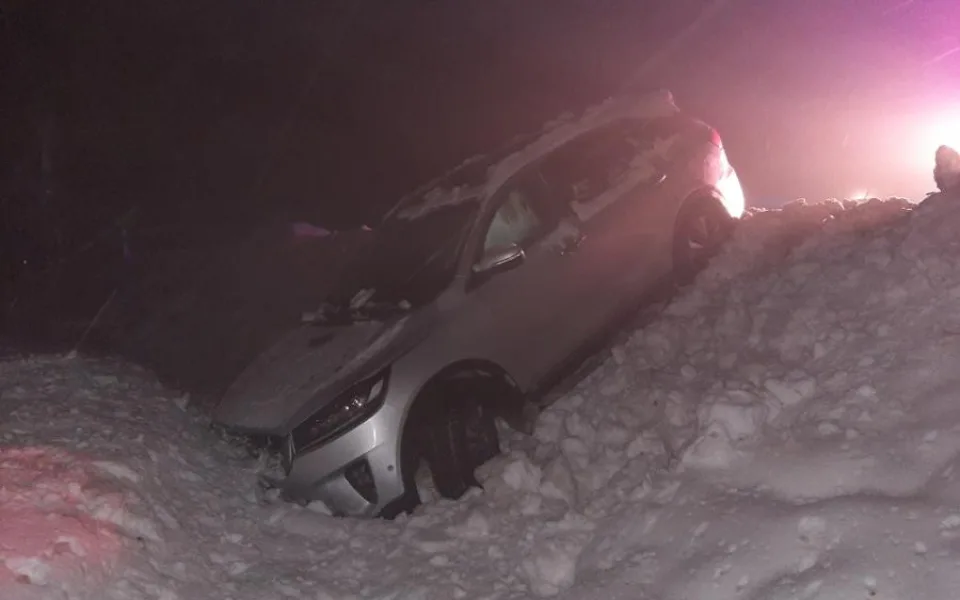 Řidička na obchvatu Velkého Beranova ve sněhu dostala smyk a uvízla v příkopu. Škoda je skoro 100 tisíc 