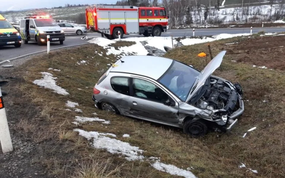 Řidička ve Velkém Beranově nedala přednost a došlo k nehodě. Čtyři cestující se zranili