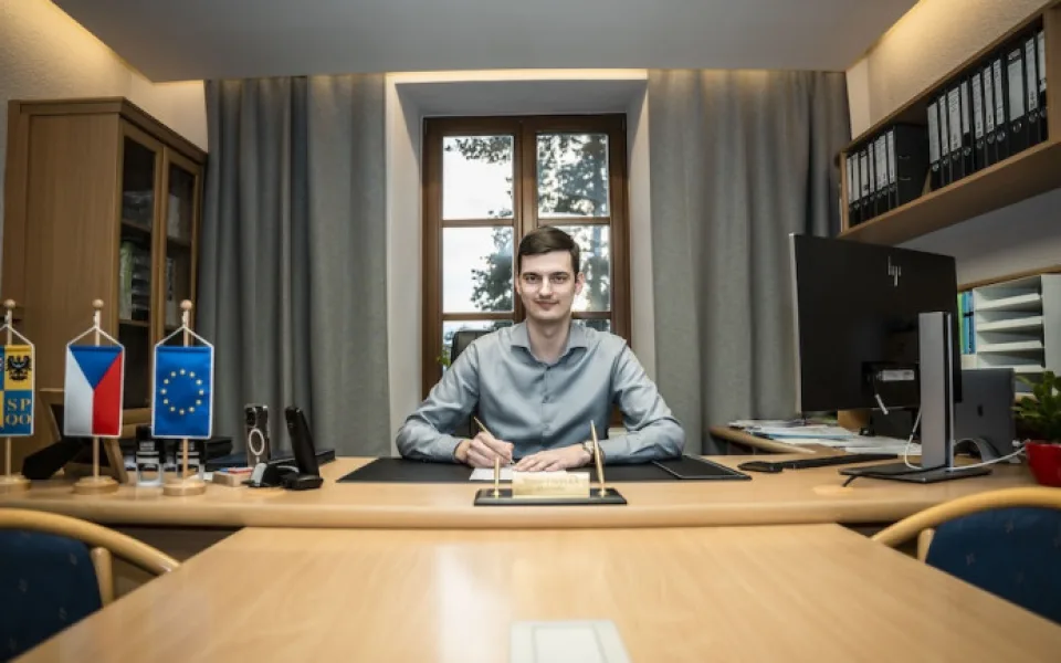 Komunikace politiků musí být autentická. Vypadá vtipně, když se snaží ze sebe udělat influencera, říká nejmladší starosta