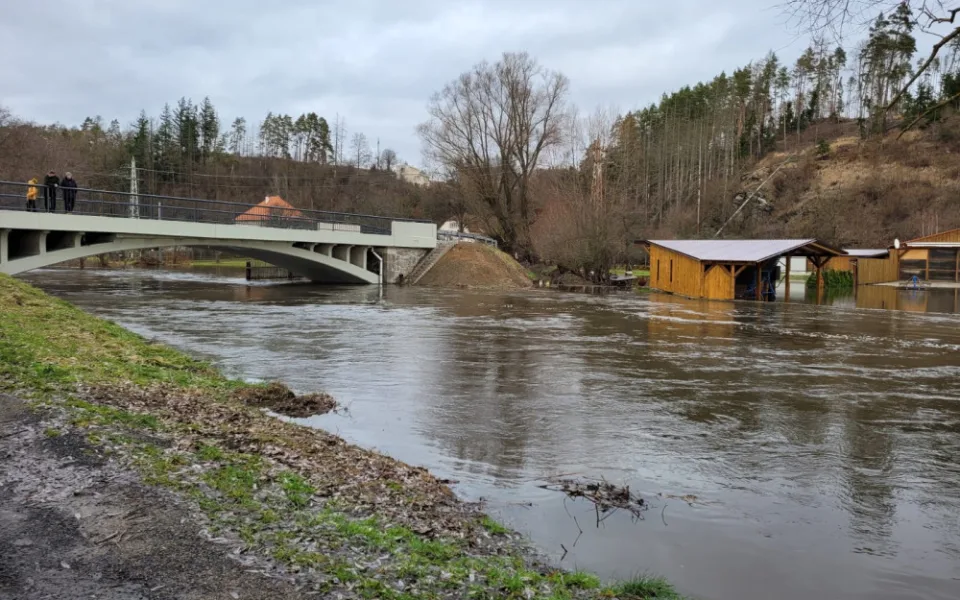 Řeky Jihlava a Sázava jsou na čtyřech místech Vysočiny na nejvyšším povodňovém stupni