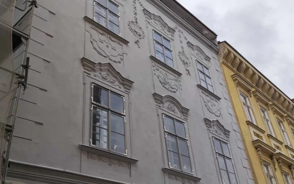 Sály pro veřejnost, centrum dokumentů, v nové přístavbě čajovna. Oprava domu na náměstí jde do finále
