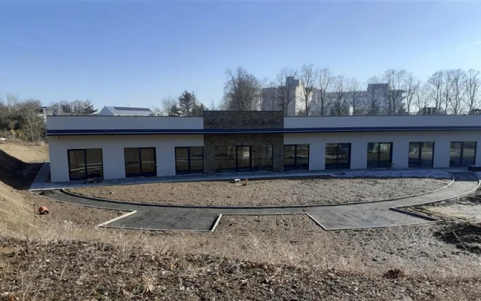 První lůžkový hospic už se rýsuje, začne se zařizovat nábytkem. Poskytne i dvě lůžka pro děti