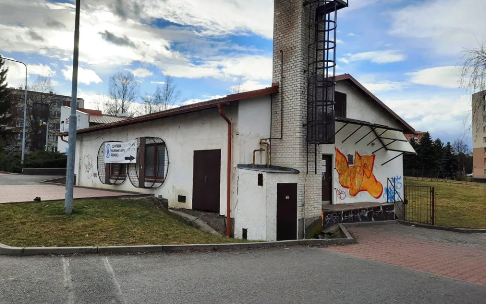 Vchod do Centra humanitární pomoci v Okružní ulici