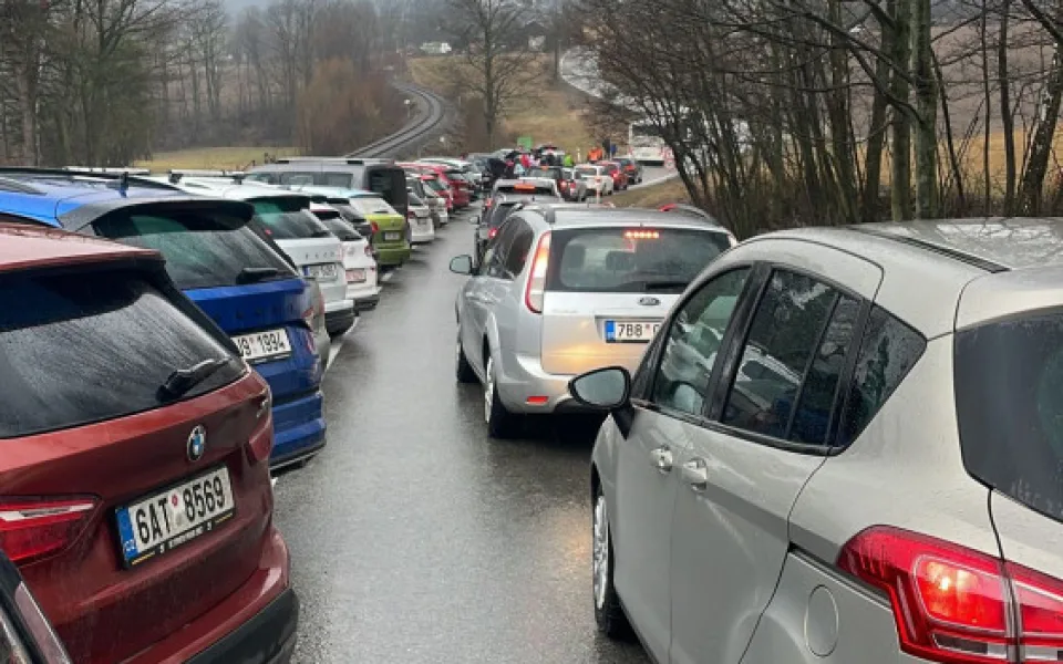 Policie musela na šampionátu řešit kolony. Cizince převezla na záchytku a pokutovala opilého řidiče