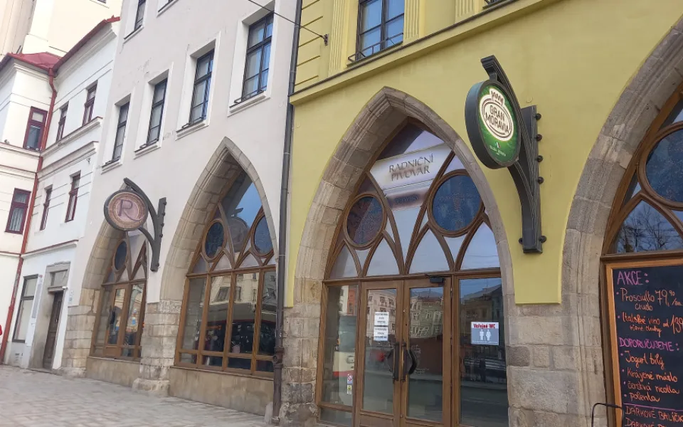 Radniční restaurace hledá zájemce.
