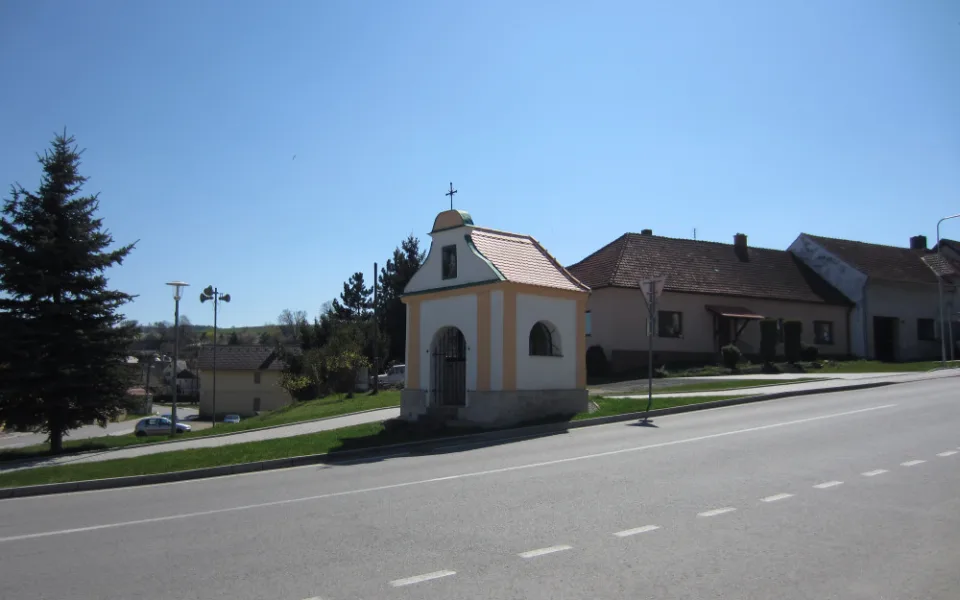 Kněžice na Jihlavsku mají čtvrtou národní památku. Součástí kaple je socha Nepomuckého v životní velikosti