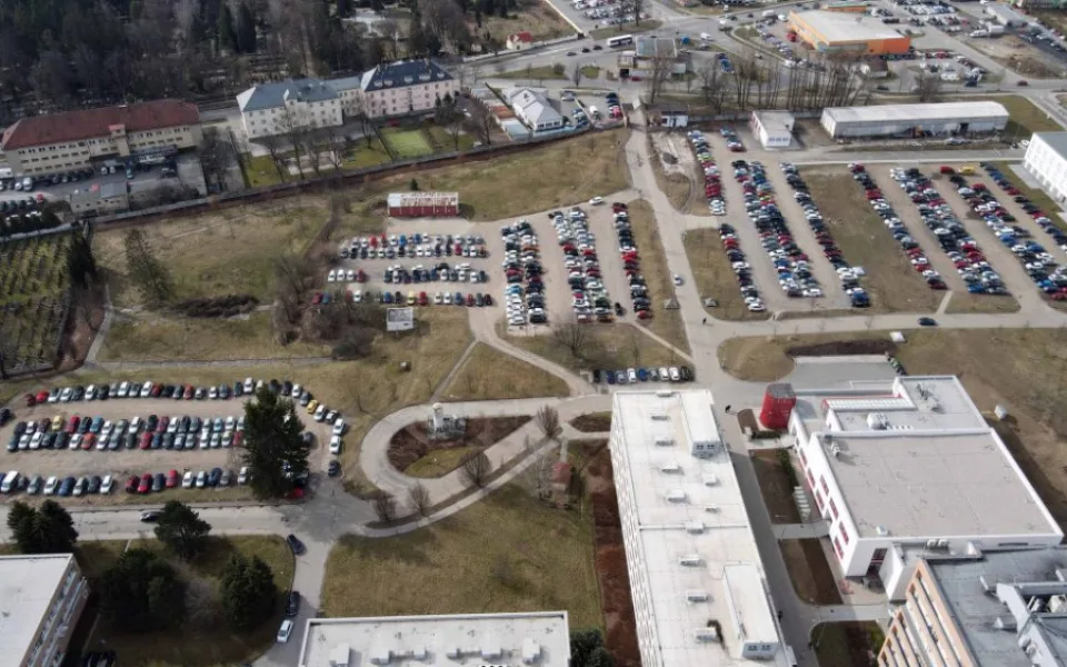 Parkoviště u Nemocnice Jihlava. Foto: poskytla Nemocnice Jihlava