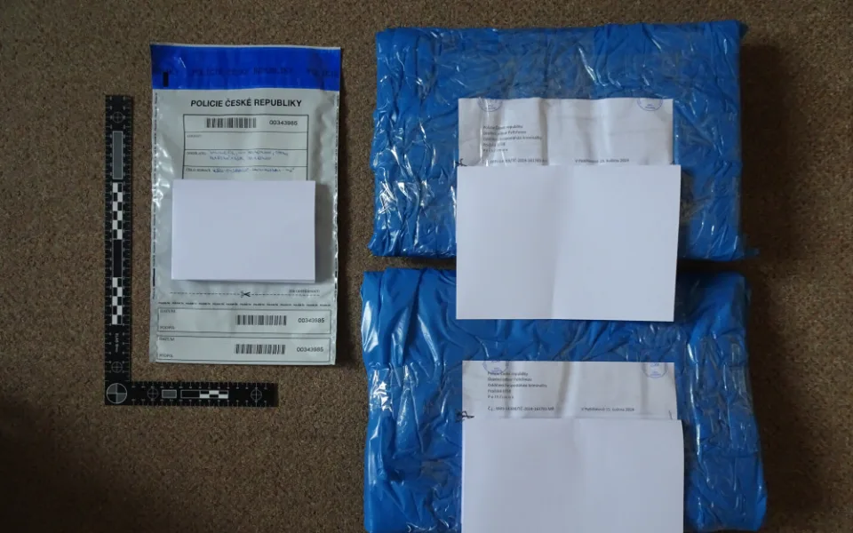 Zabalené stopy - mobilní telefon a notebooky. Foto: poskytla Policie ČR