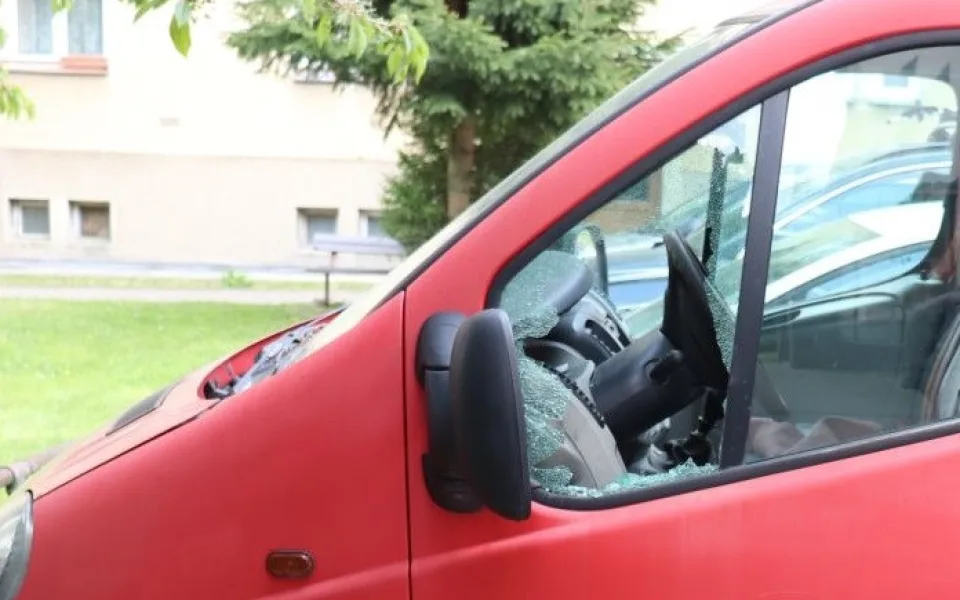Jedno z poškozených aut. Foto: poskytla Policie ČR