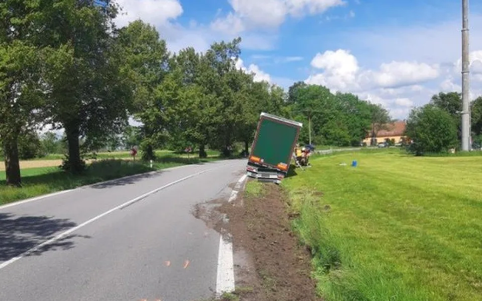 Havárie kamionu na Pelhřimovsku. Foto: poskytla Policie ČR