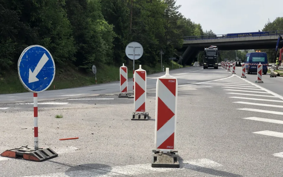 POLITICKÁ KORIDA: Kruhový objezd na dálničním přivaděči? Jaké jsou jeho výhody a nevýhody