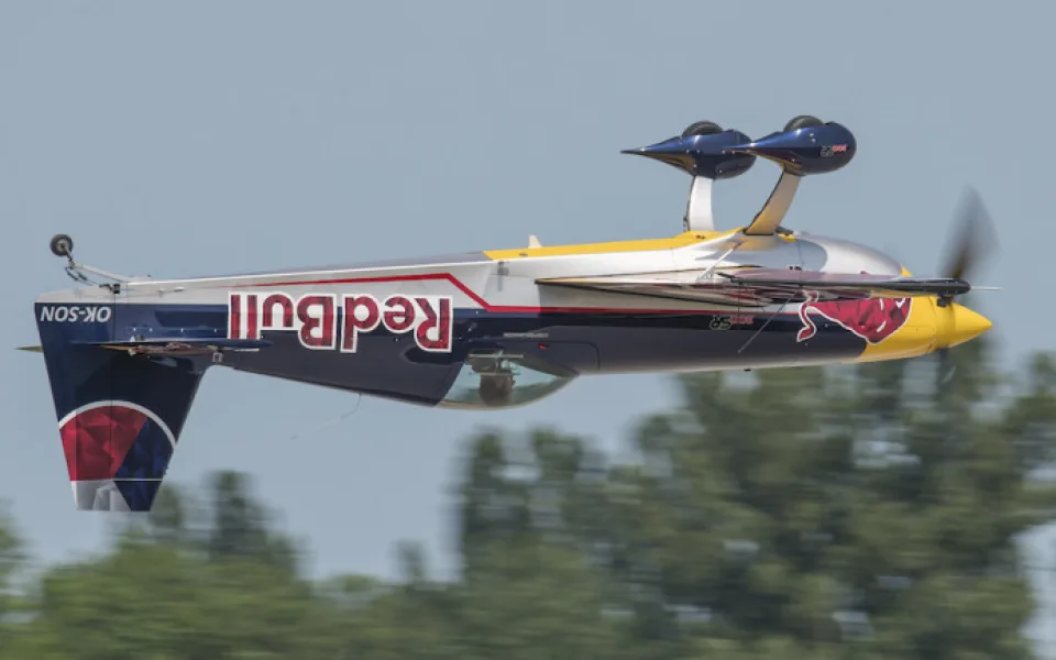 Aviatická pouť nabídne gripeny, akrobacii nebo vzácná historická letadla. Přiletí i skokan z vesmíru Felix Baumgartner.