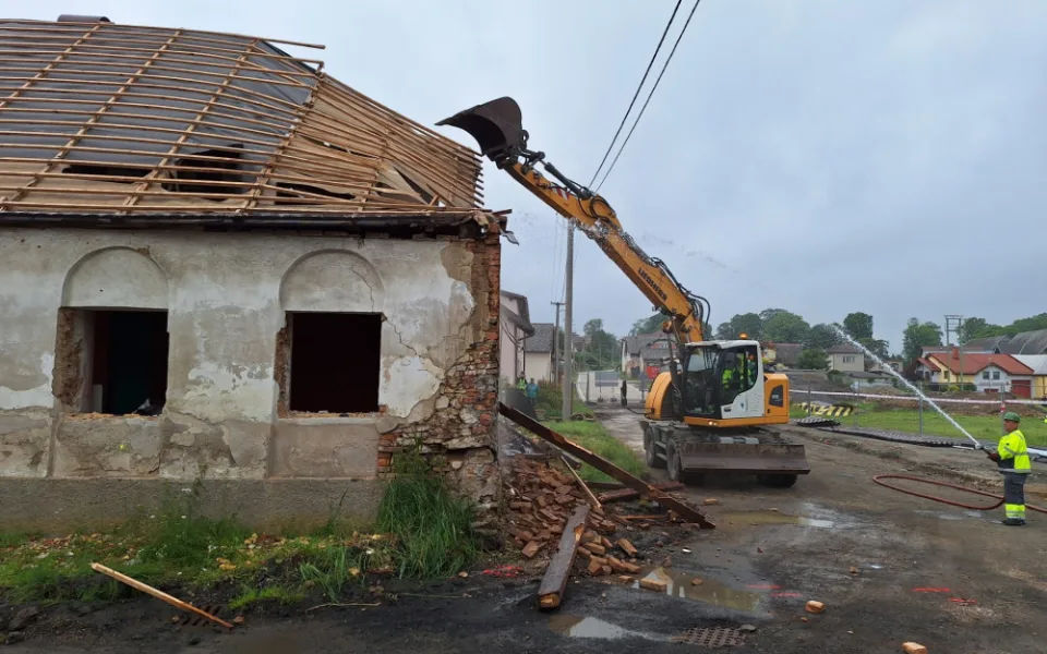 Nepřehledná křižovatka v Pohledu bude minulostí. Kvůli úpravám šel k zemi dům z osmnáctého století. Foto: poskytlo ŘSD
