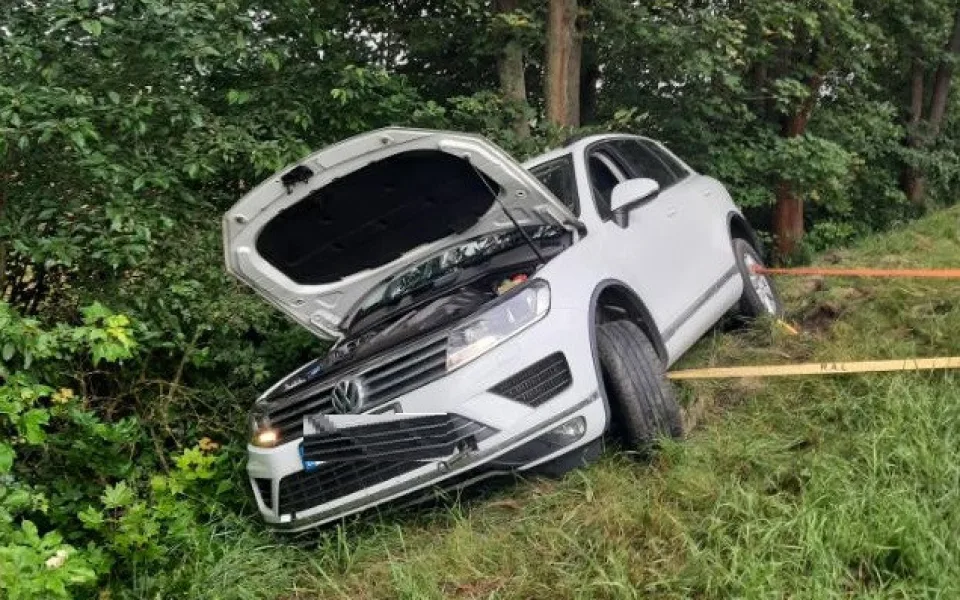 Řidička jela u Nové Vsi až příliš rychle, po havárii je škoda padesát tisíc. Foto: poskytla Policie ČR