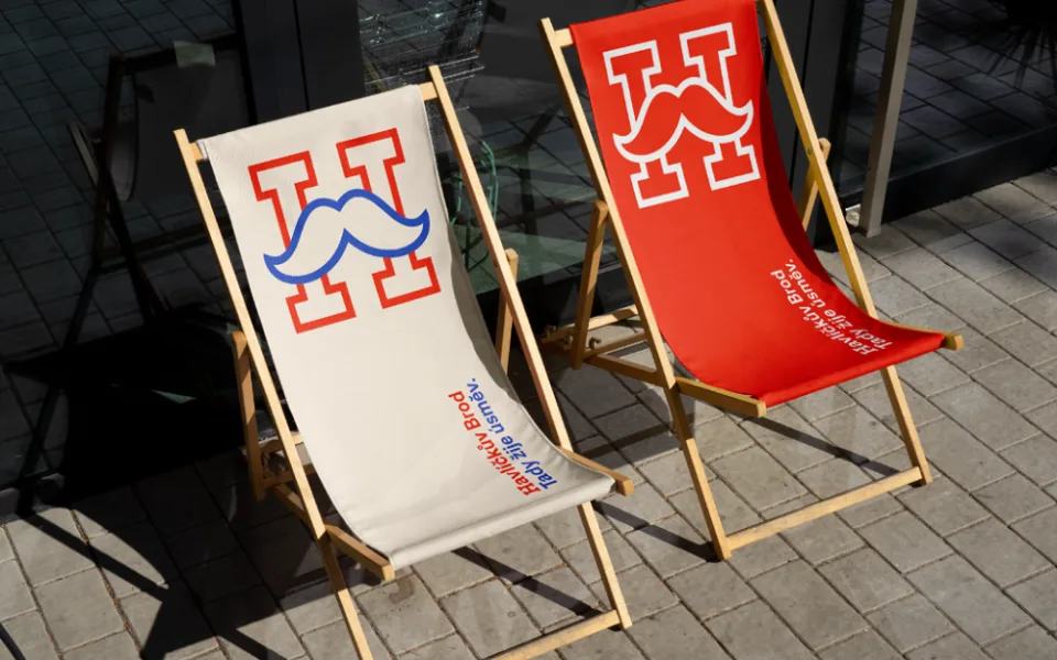 Havlíčkův Brod má nové logo s knírkem. Lidé ho chválí i kritizují, vadí jim hlavně celková cena