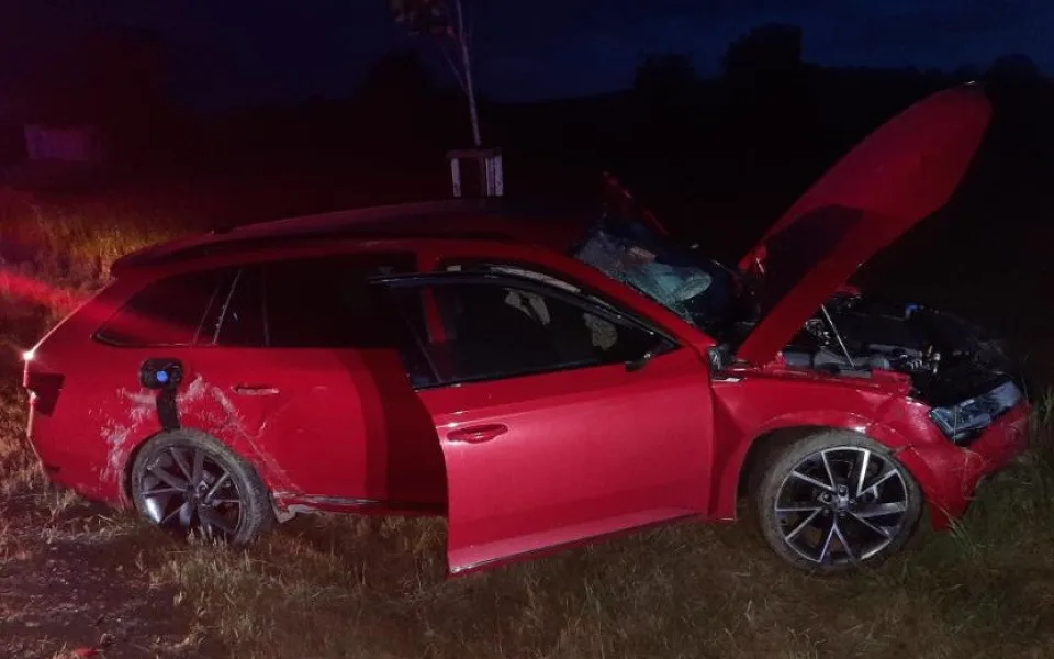 Řidič s 2,5 promile u Opatova boural a skončil v jihlavské nemocnici. Škoda je přes 700 tisíc korun