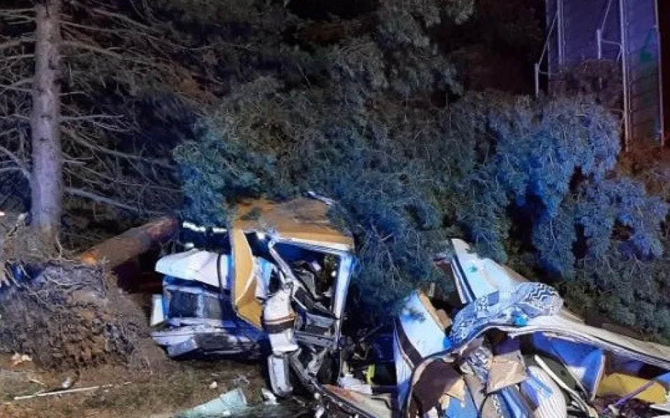 Řidič v Hradební zřejmě usnul a boural. Utrpěl těžké zranění, vrtulník do transportoval do Brna 