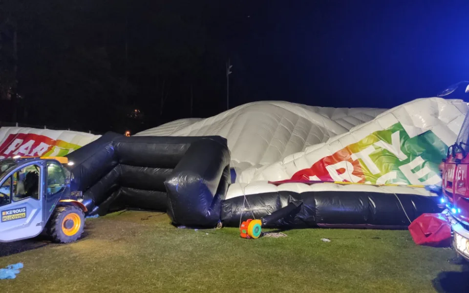 Policie hledá další lidi, kteří byli uvnitř stanu na Vysočina festu. Shání také natočená videa