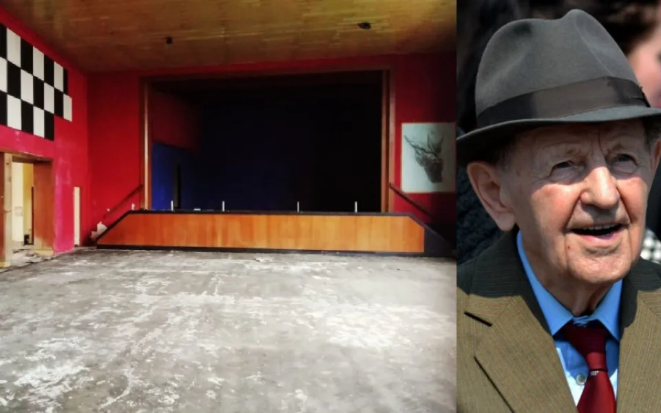 Na tomto pódiu pronesl Miloš Jakeš svůj nejznámější projev