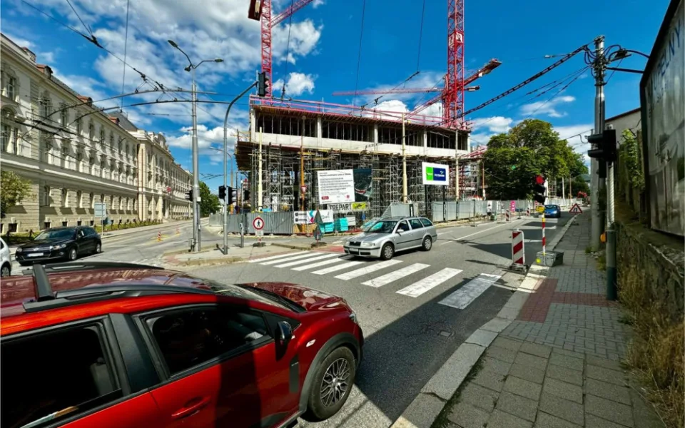 Dvoutýdenní omezení dopravy u Horácké arény. Od soboty nelze odbočit z Jiráskovy do Tolstého ulice  