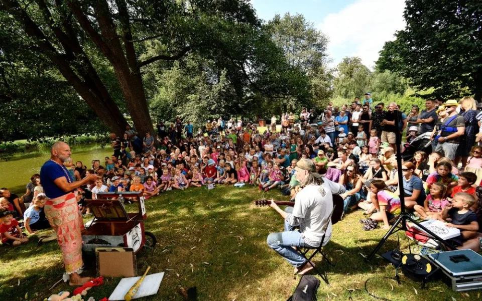 Festival v Telči přilákal asi deset tisíc lidí, úspěch měly i debaty s osobnostmi. Foto: poskytly Prázdniny v Telči