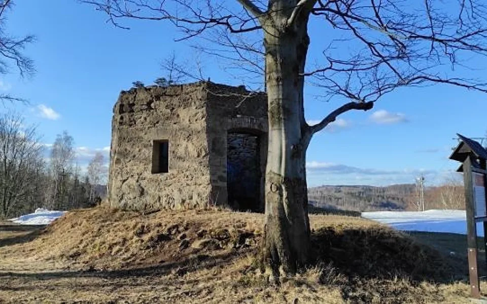 Současná podoba torza rozhledny na vrchu Šacberk, foto: geocaching.com