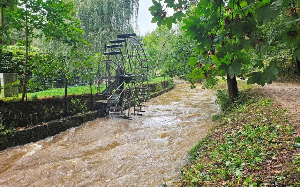 V Jihlavě poblíž zoo se po letech vlivem vyšší vodní hladiny rozběhlo vodní kolo, foto: Lenka Dvořáková