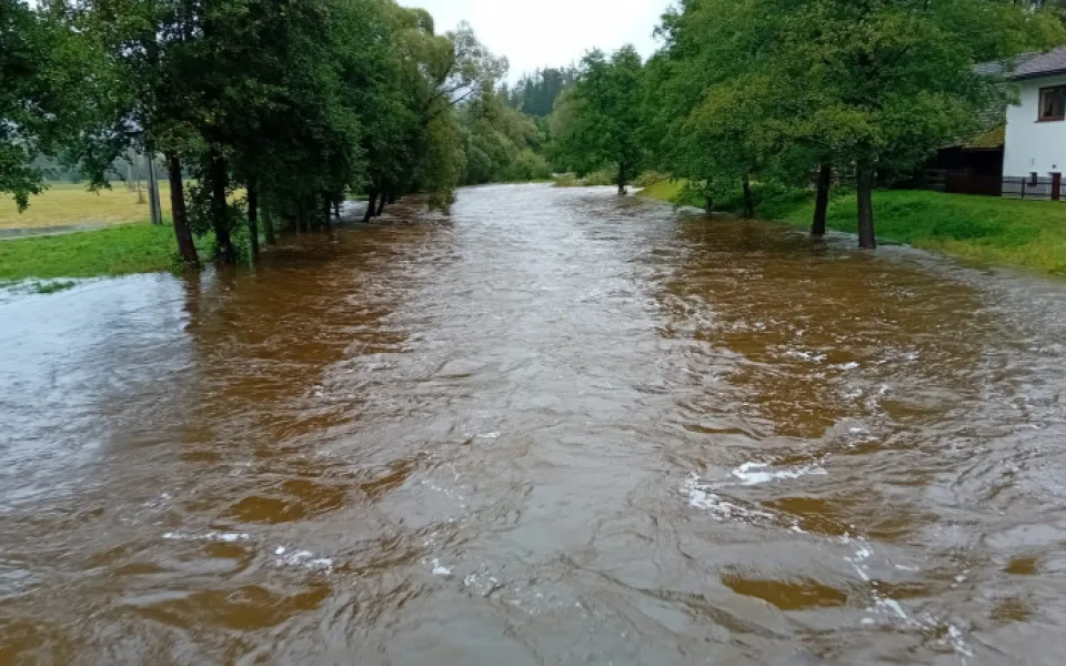 Rozvodněná řeka Svratka. Foto: se svolením Kraje Vysočina