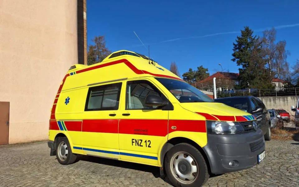 Nemocnice v Novém Městě prodává vysloužilé sanitky. Proběhne aukce