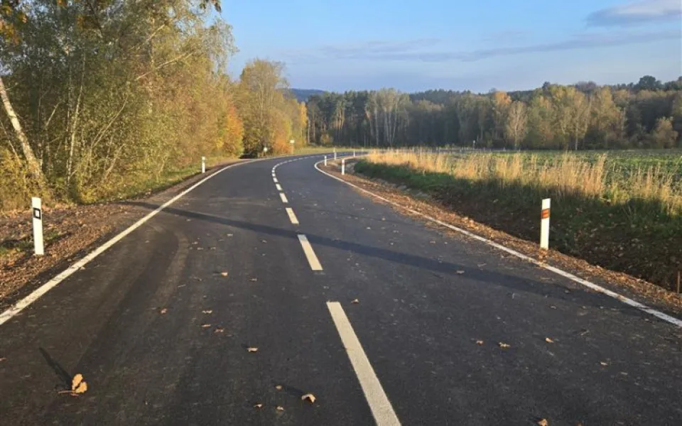 Modernizovaný úsek silnice z Ledče nad Sázavou k dálnici D1 se po dlouhých měsících konečně otevře řidičům