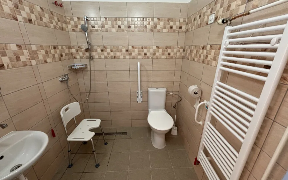 Pacientky na jihlavské gynekologii mají bezbariérovou koupelnu. Foto: Se svolením Nemocnice Jihlava