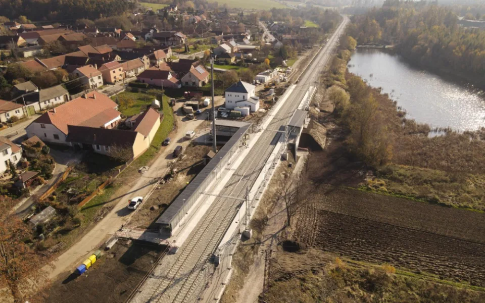 Mezi Vlkovem u Tišnova a Křižanovem po sedmi měsících opět jezdí vlaky. Foto: Se svolením Správy železnic