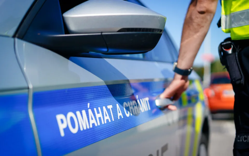 Opilý senior odmítal vystoupit z autobusu. Chtěl odvézt až domů