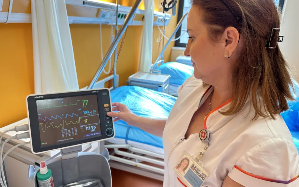 Třebíčská nemocnice disponuje čtyřmi novými multifunkčními monitory. Ulehčí kontrolu pacientů po operaci