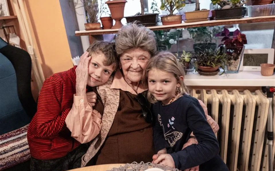 Emílie Fraňová s pravnoučaty. Foto: Se svolením Města Jihlava