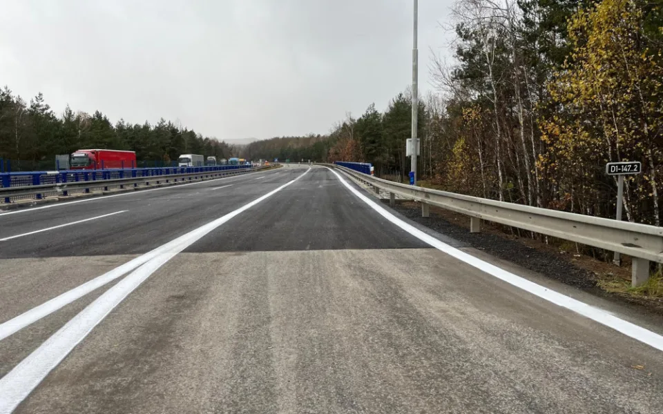 Na dálnici D1 u Jihlavy skončí nejpozději v neděli omezení na opravovaném mostě