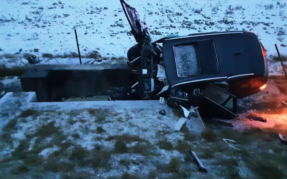 Noční incident na D1. Řidič BMW se nevěnoval řízení a skončil mimo vozovku 