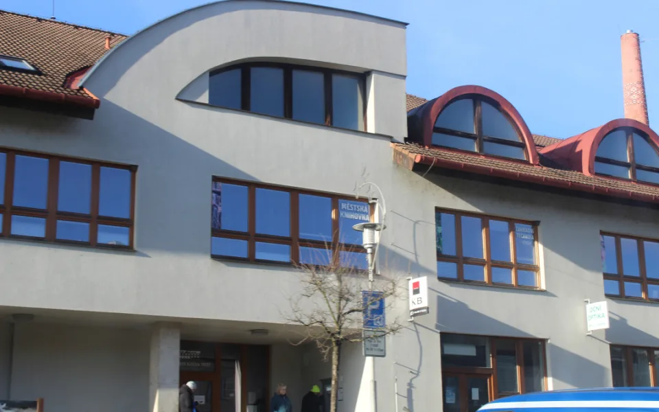 V Třešti chtěli jen vyměnit regály v knihovně. Nakonec přistoupili k velké modernizaci za tři a půl milionu