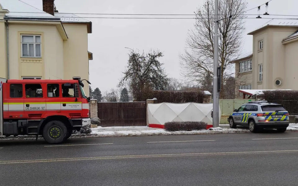 Úmrtí přímo na chodníku. Žena zkolabovala před jihlavským autobusákem, pokusy o resuscitaci nebyly úspěšné