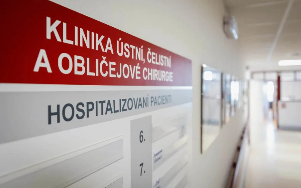 Nádorů dutiny ústní přibývá, návštěva zubaře může být klíčová. Nejde jen o nemoc starých, varují lékaři