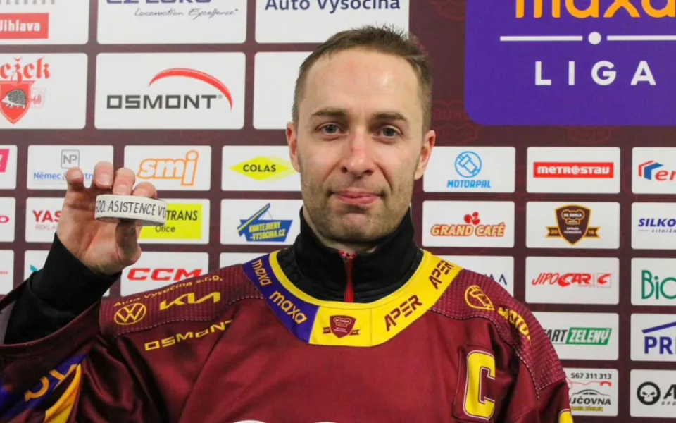 Tomáš Čachotský nedávno oslavil 600 asistencí, v derby pokořil milník 900 bodů v barvách Dukly. Foto: Se svolením HC Dukla Jihlava