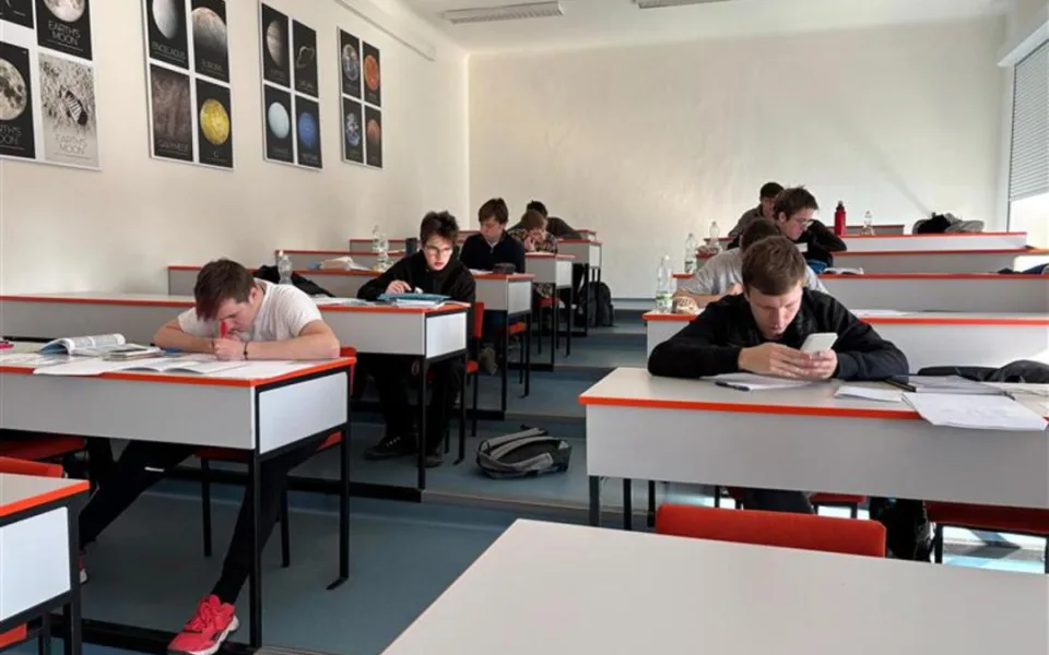 Na jihlavské gymnázium se sjeli nejlepší mladí fyzici. Na olympiádě reprezentovali i čtyři studenti z Vysočiny