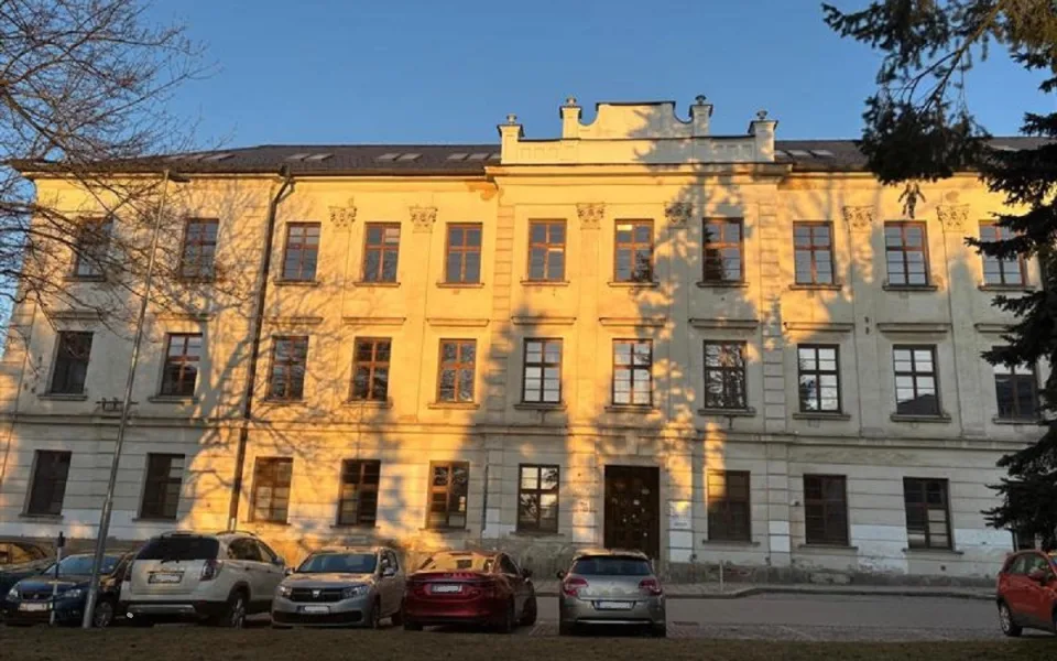 Historická fasáda na obchodní akademii v Jihlavě dostane původní podobu, náklady se odhadují na 36 milionů. Foto: Se souhlasem Kraje Vysočina