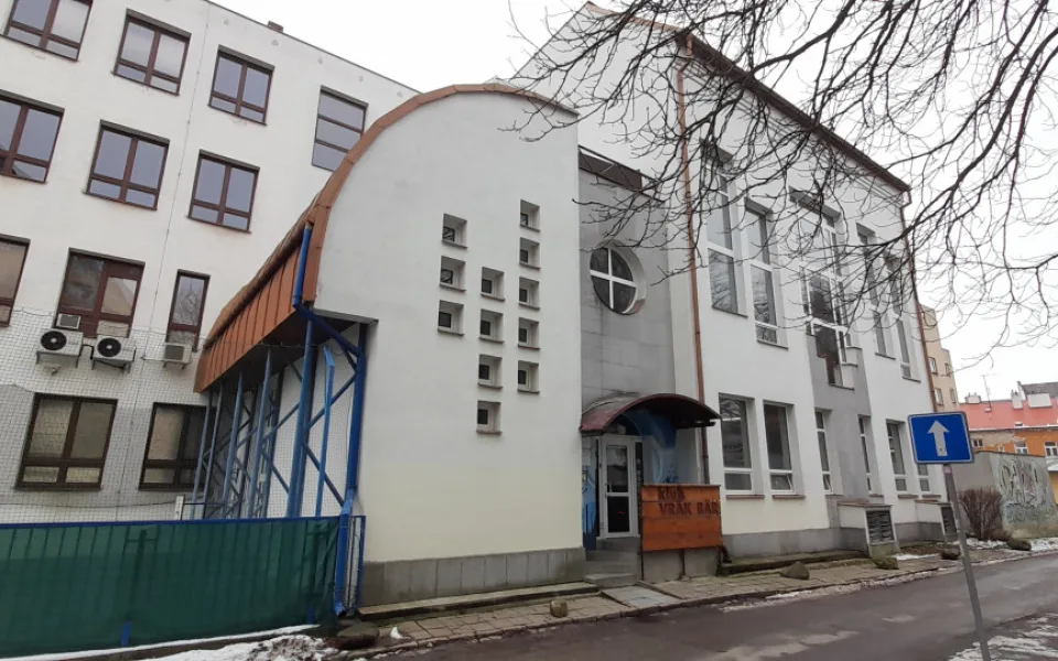 Jihlavský Vrakbar z ekonomických důvodů končí. Mladým lidem bude od května pomáhat Erko