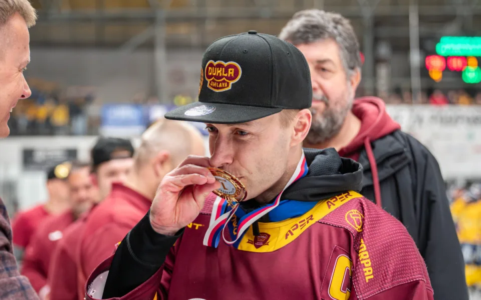 Jihlavský kapitán Čachotský trpěl: Byly to obrovské nervy, ale kluci to zvládli svěle. Foto: HC Dukla Jihlava/facebook