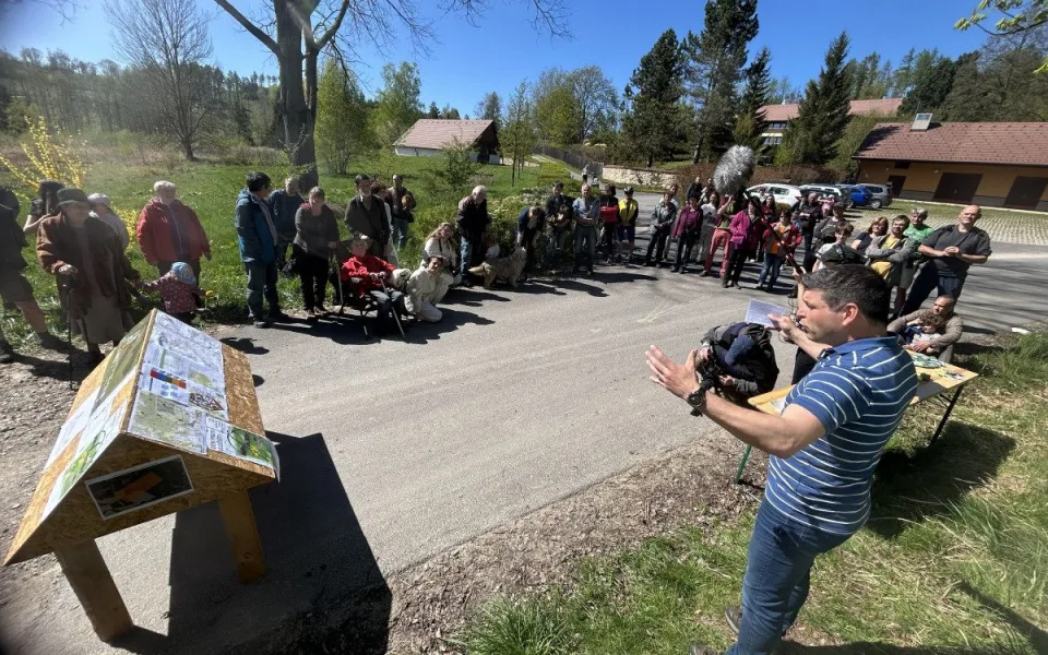 Na Hrádku se protestovalo proti úložišti. Lidé odhalili své vzpomínky na Čeřínek