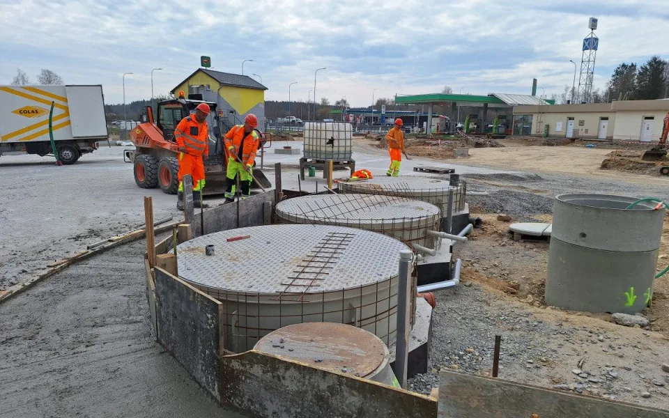 Modernizace nejvýše položené odpočívky Mikulášov na dálnici D1 potrvá do podzimu. Foto: Se svolením ŘSD